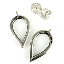 Load image into Gallery viewer, sapphire petal earrings