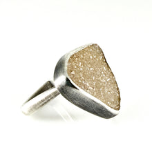 Load image into Gallery viewer, druzy quartz ring