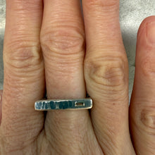 Load image into Gallery viewer, diamond hourglass band baguette