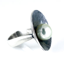 Load image into Gallery viewer, south sea pearl shield ring