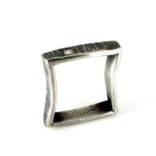 Load image into Gallery viewer, diamond hourglass band princess