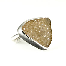 Load image into Gallery viewer, druzy quartz ring