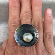 Load image into Gallery viewer, south sea pearl shield ring