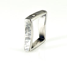 Load image into Gallery viewer, diamond hourglass band princess