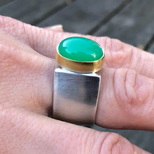 Load image into Gallery viewer, chrysoprase pyramid ring
