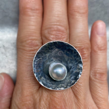 Load image into Gallery viewer, tahitian pearl shield ring