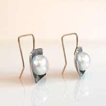 Load image into Gallery viewer, pearl nest earrings