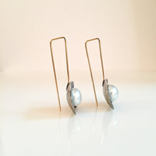 Load image into Gallery viewer, pearl nest earrings