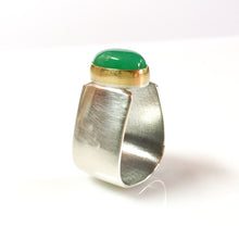 Load image into Gallery viewer, chrysoprase pyramid ring
